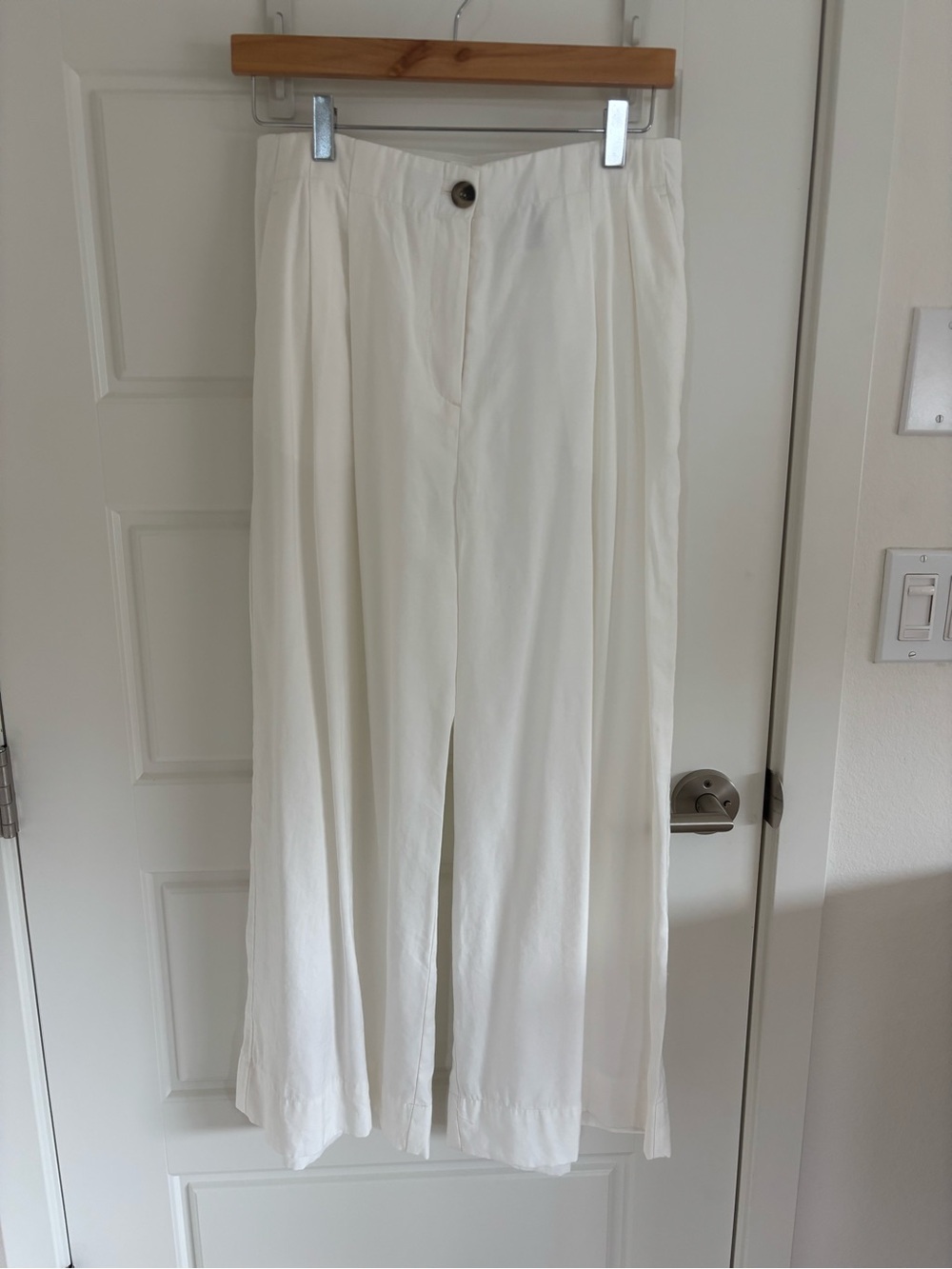 Like new H&M white linen pants wide leg size 6